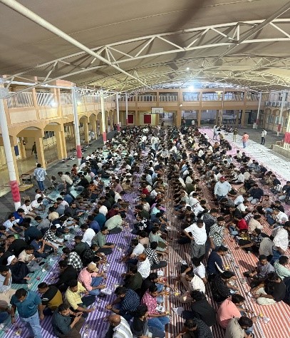 Dubai Scouts organize an Iftar gathering for workers, senior residents, and community members as part of the Year of Community initiative (8)