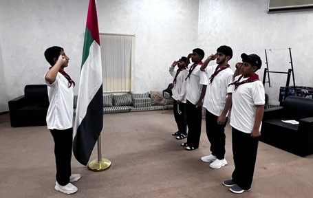 كشافة الفجيرة تنفذ برنامجًا تدريبيًا لمعلمي مدرسة محمد بن حمد الشرقي ح3 بمقر المفوضية 3