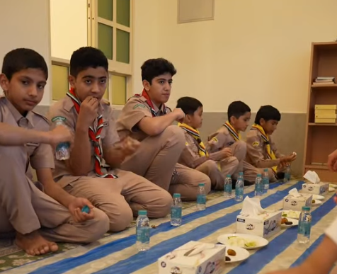 سالم بن سلطان القاسمي يستضيف أسرة كشافة رأس الخيمة على مائدة الإفطار